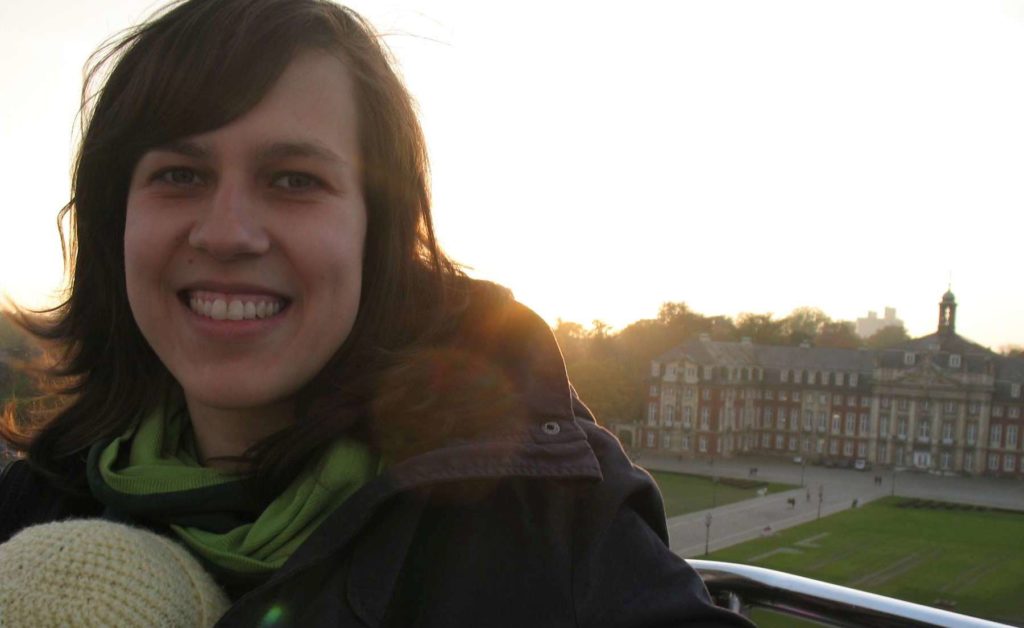 Martina mit Baby in der Trage